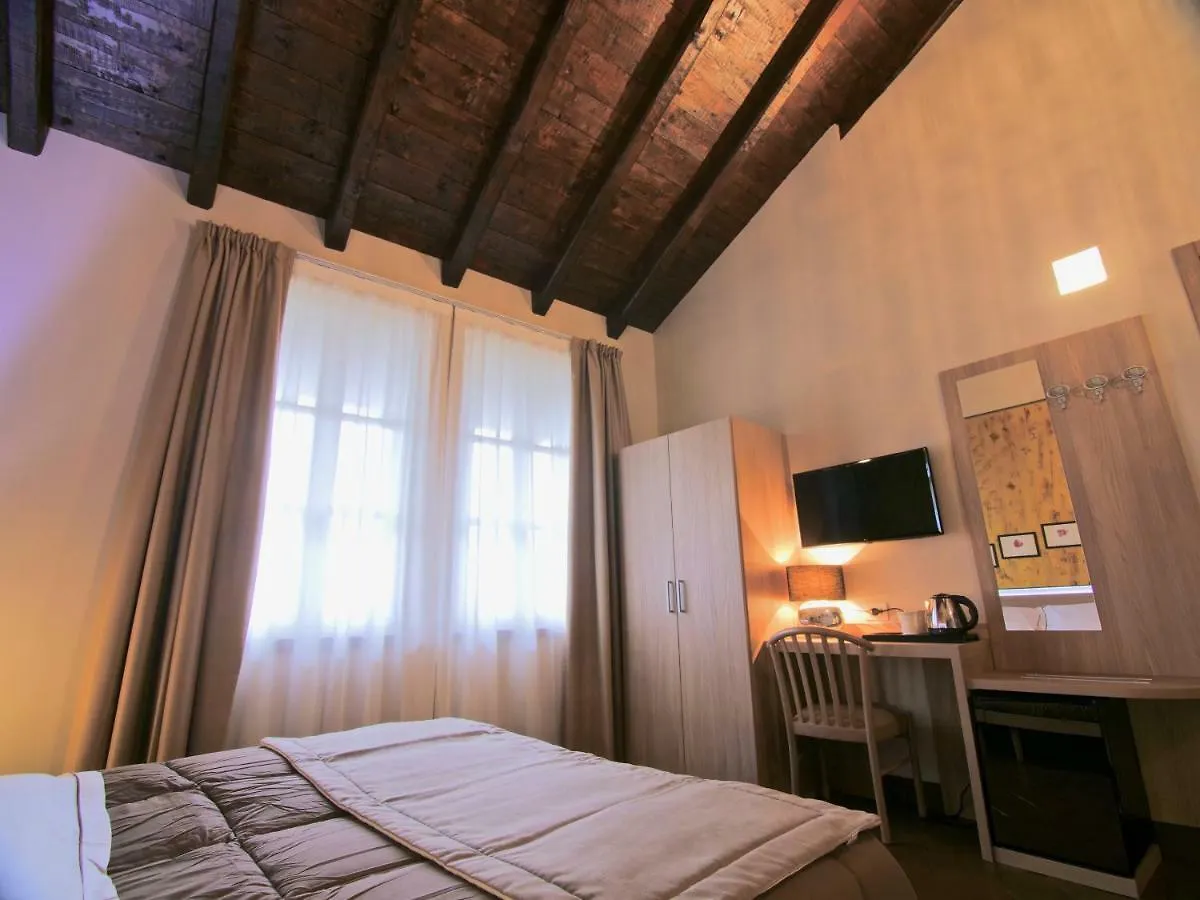 Locanda Papa Nene Osnago Gasthof